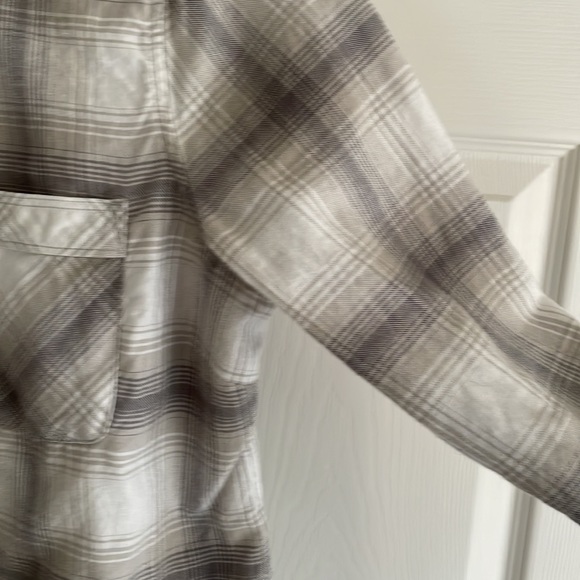 Eddie Bauer Classic Fit Lightweight Flannel - Picture 5 of 13